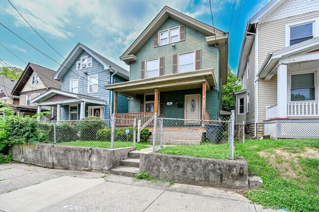 Building Photo - 2317 Stratford Ave