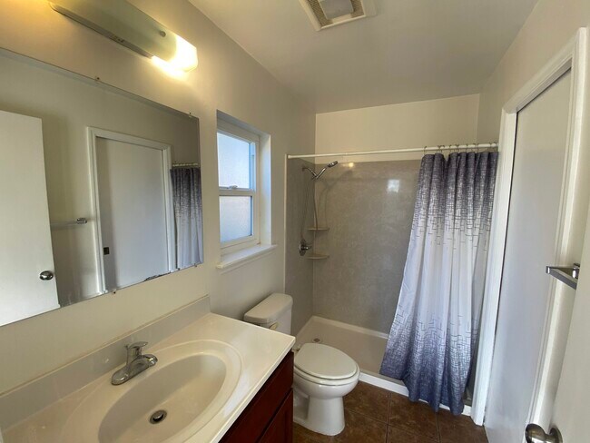Building Photo - 4032 Suter St