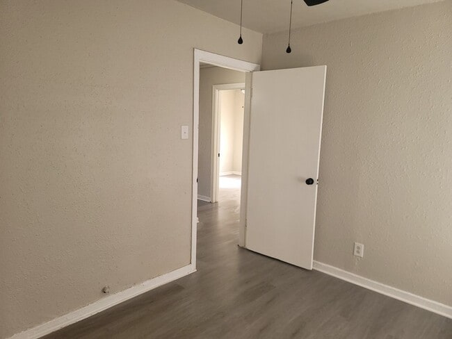 Building Photo - 5322 Pershing St