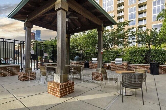 Building Photo - 1820 Peachtree Rd