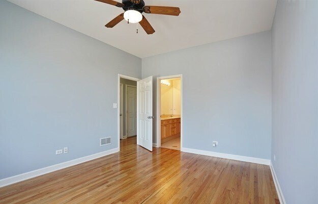Building Photo - 815 S Western Ave