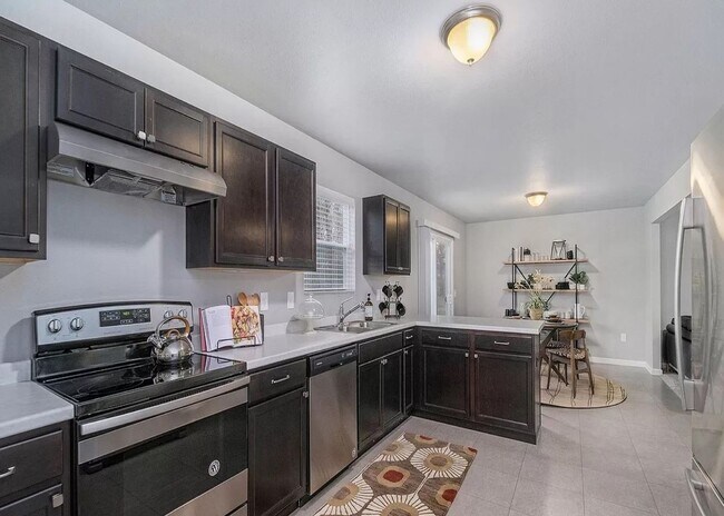 Building Photo - Newer 4 Bedroom Condo in Tiburon for Lease!