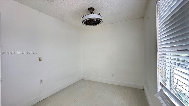 Building Photo - 5545 E 6th Ave