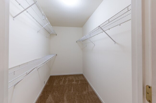 Building Photo - 304-306 Dads Way