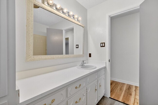 Building Photo - 2821 Metz Dr