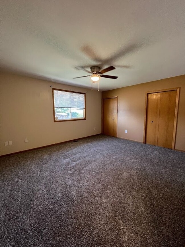 Building Photo - Long Realty & Property Management - 5 Bedr...