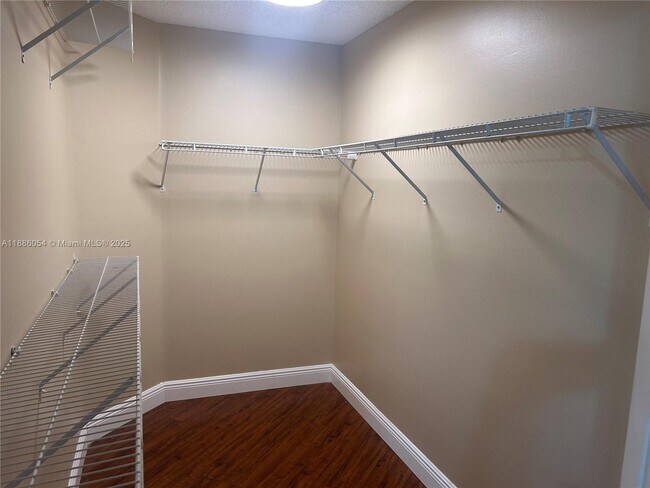 Building Photo - 2939 Myrtle Oak Cir