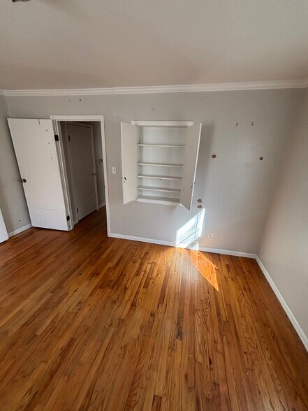 Building Photo - 923 SW 8th Ave