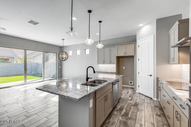 Building Photo - 2661 S Olympic Dr