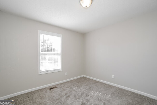 Building Photo - 425 River Trace Dr