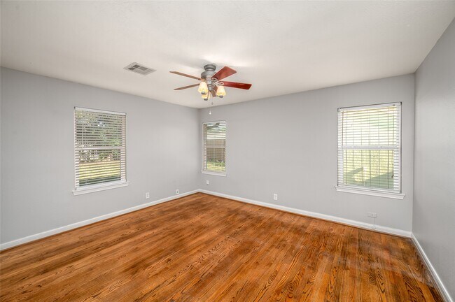 Building Photo - 8527 Greenbush St