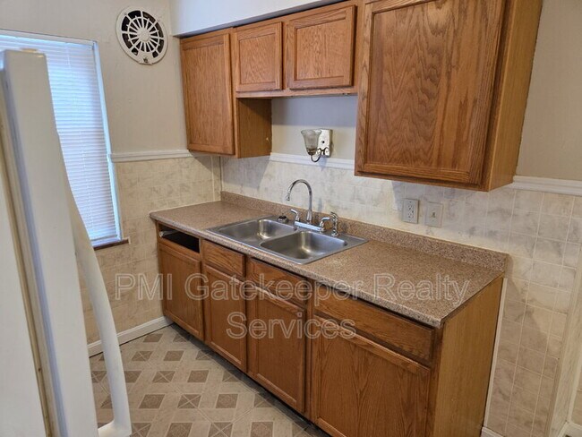 Building Photo - 7772 Stillwell Rd