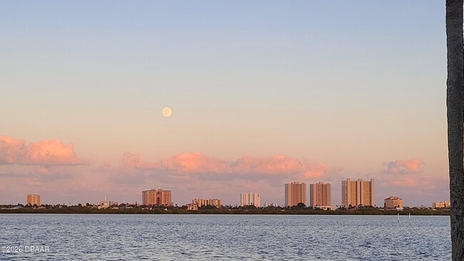 Building Photo - 3131 S Ridgewood Ave