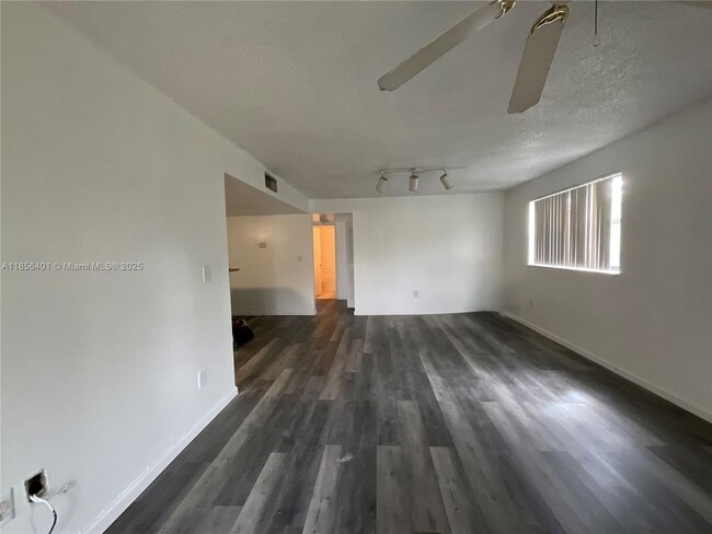 Building Photo - 9877 Nob Hill Ct