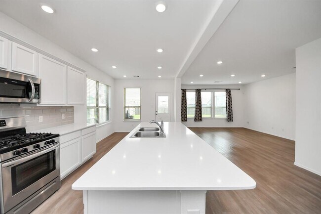 Building Photo - 24063 Hawthorn Lks Dr