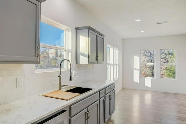 Building Photo - 117 Ori Ct