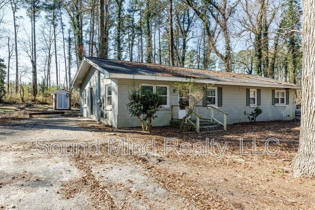 Building Photo - 717 Woodland Rd