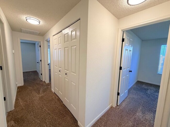 Building Photo - NW Reno Single Story House - 2 Car Garage/Fully Landscaped Yard