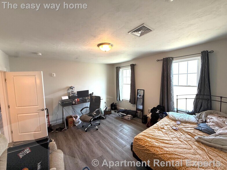 Building Photo - 320 Middlesex Ave