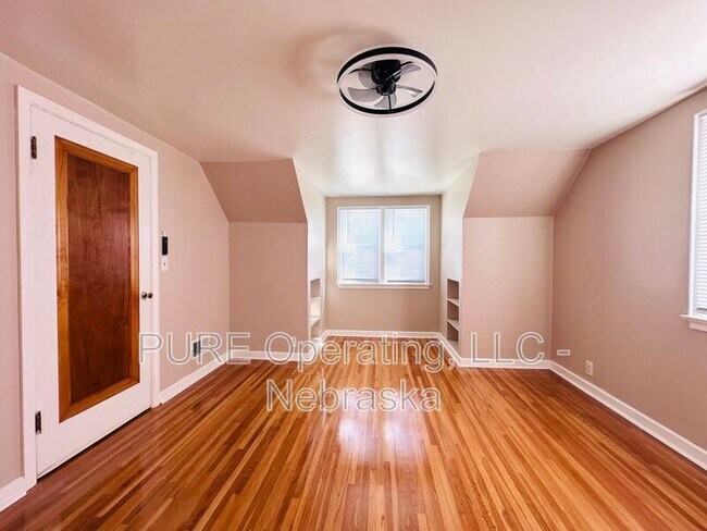 Building Photo - 830 S 54th St