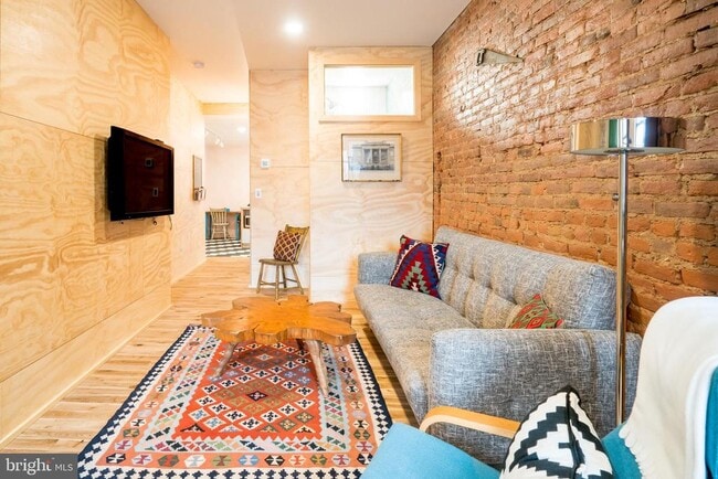 Building Photo - 1912 E Cumberland St