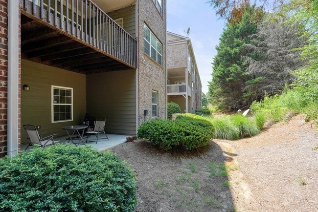 Building Photo - 3888 Fairhill Point