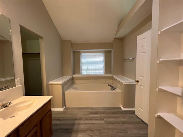 Building Photo - 217 Willowlake Dr