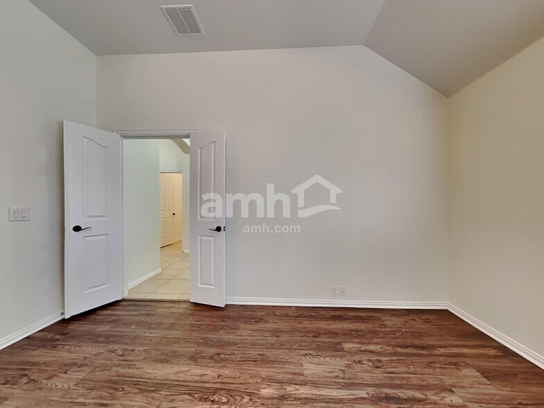 Building Photo - 625 Vickie St