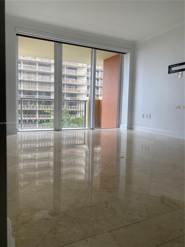 Building Photo - 2951 S Bayshore Dr