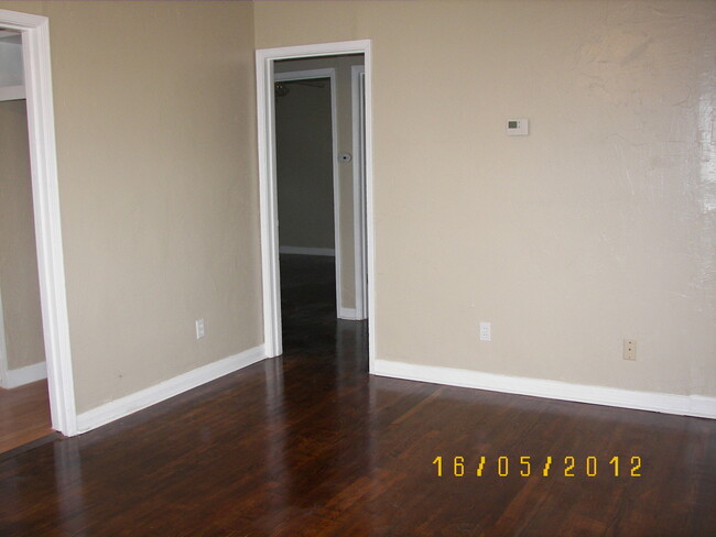 Building Photo - 2 Bed Plus - dishwasher, w/d, stove, refri...