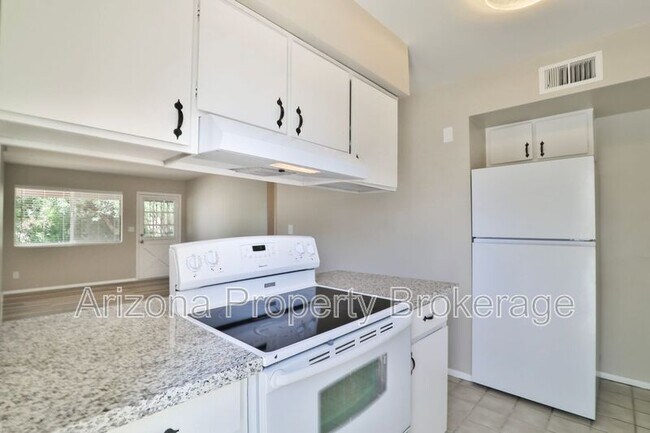 Building Photo - 2323 S College Ave