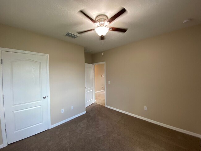 Building Photo - Oak Hill Plantation - 4/2/2 **Won't Last**