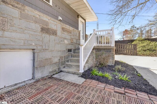 Building Photo - 237 Old Grove Rd