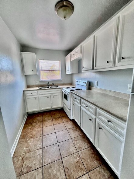 Building Photo - 3803 Hardy St