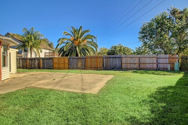Building Photo - 6506 Larissa Cir