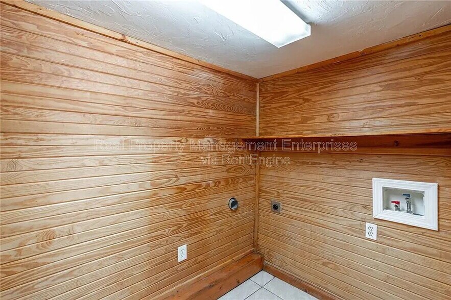 Building Photo - 3633 N Youngs Blvd