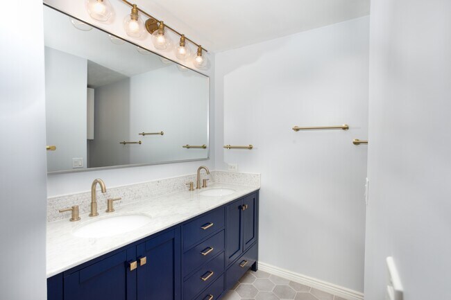 Building Photo - 7368 S Lafayette Cir W