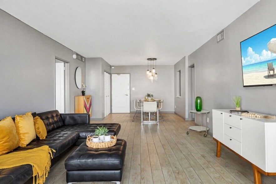 Building Photo - 5151 Collins Ave