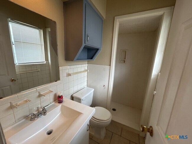 Building Photo - 1814 Crestridge Dr