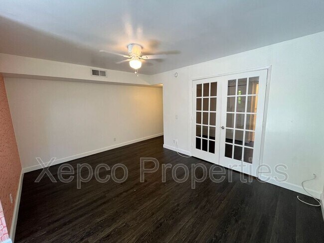 Building Photo - 5300 E Waverly Dr