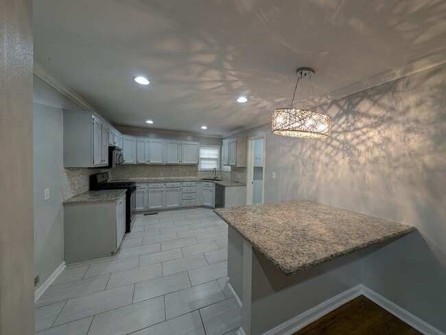 Building Photo - 1135 E 49th St