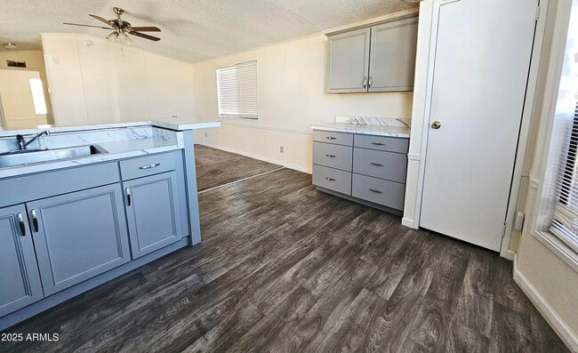 Building Photo - 6162 S Pinehurst Dr