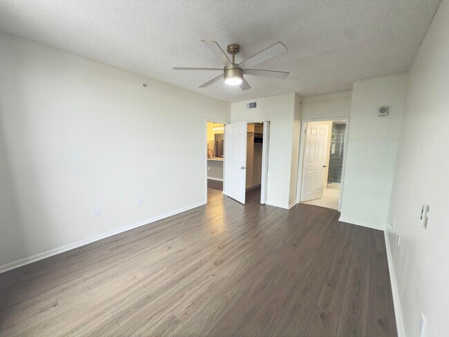 Building Photo - 630 S Sapodilla Ave