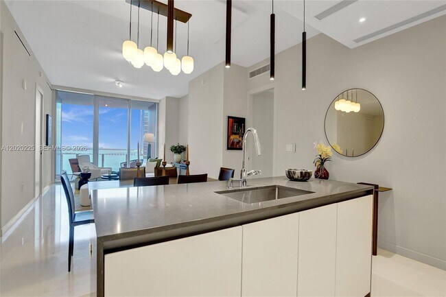 Building Photo - 300 Biscayne Blvd Way