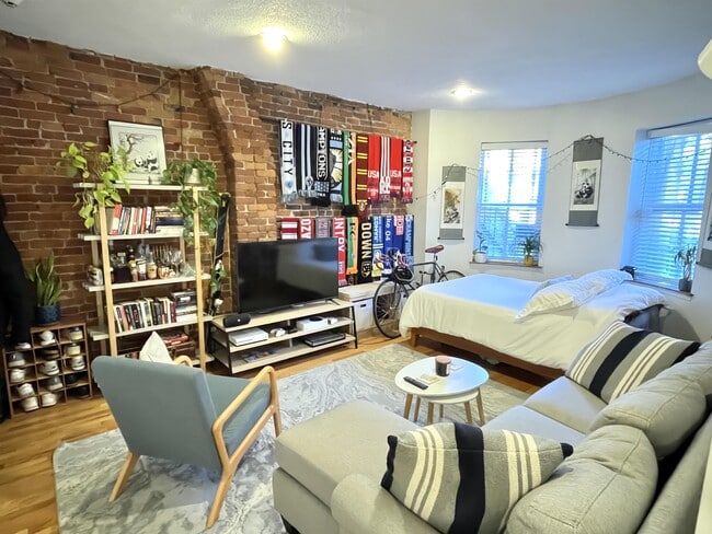 Building Photo - 529 Columbus Ave