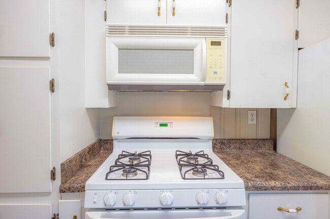 Building Photo - 202 Confederate Dr N