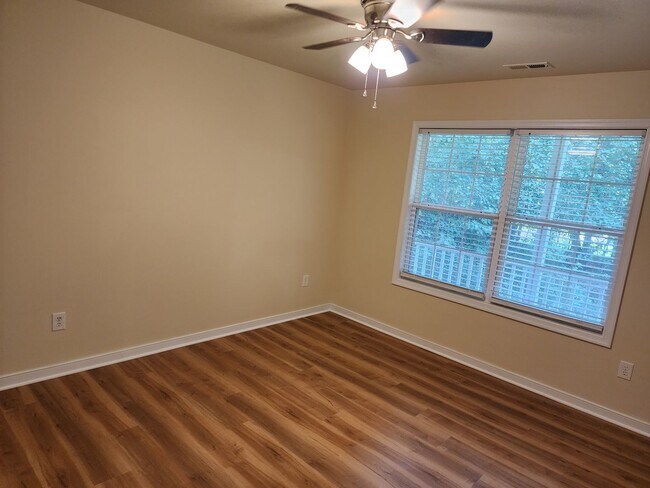 Building Photo - 3 Bedroom 2 Bath Brick Rancher in New Kent!