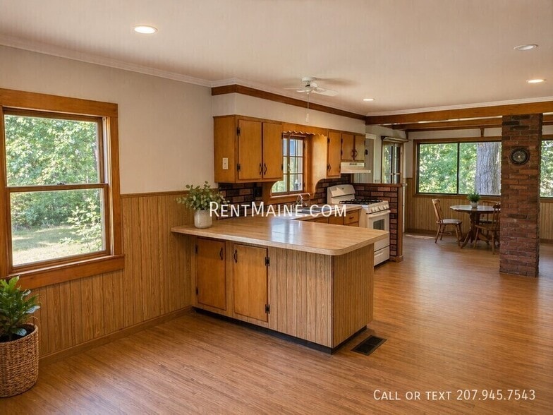 Building Photo - 5 Poplar St