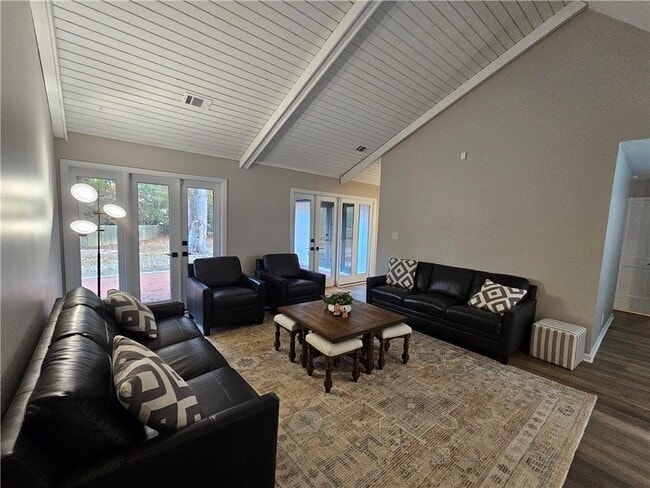 Building Photo - 1052 Indian Hills Pkwy NE