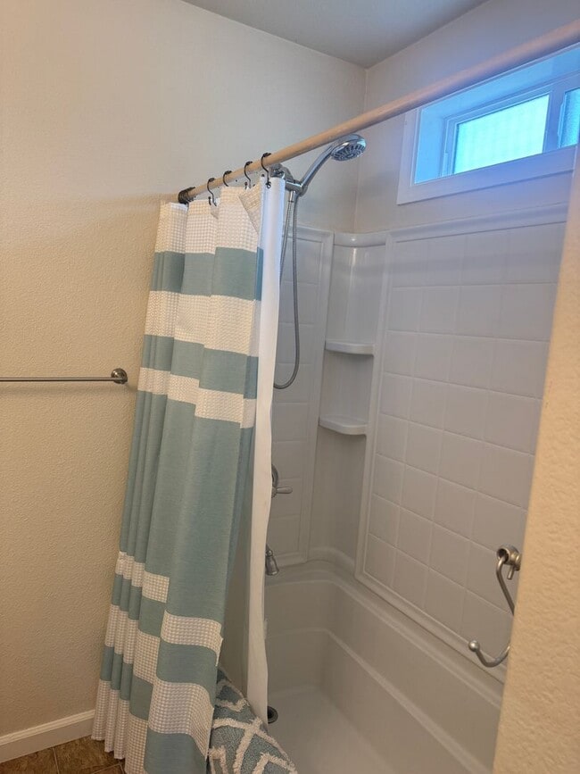 Building Photo - Furnished 1 bedroom in South Redding